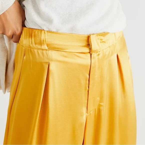Free People Good Days Satin Wide Leg Trousers in Golden Glow Size Small EUC - Picture 4 of 4